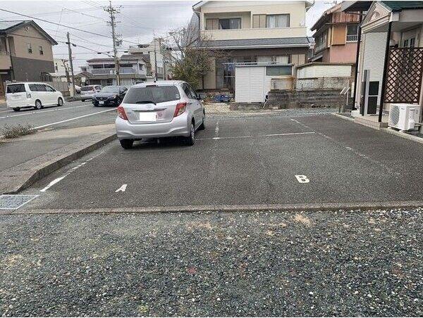 袋井市川井テラスハウス 駐車場