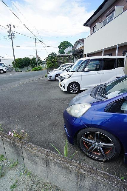 袋井市国本アパート 駐車場