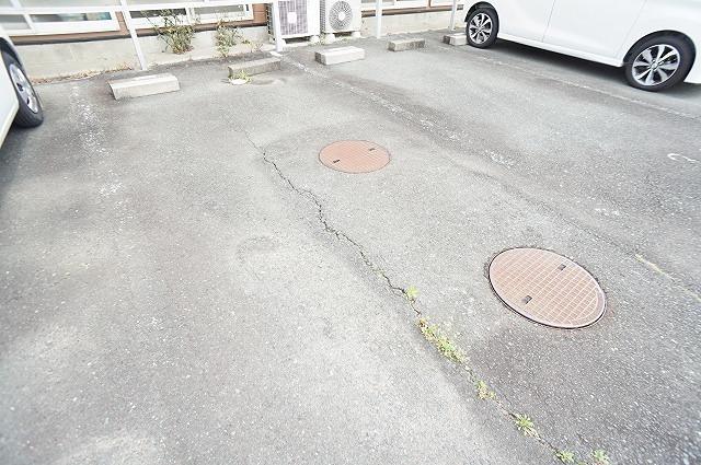 袋井市国本アパート 駐車場