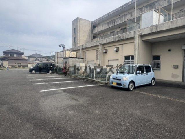 菊川市半済マンション 駐車場