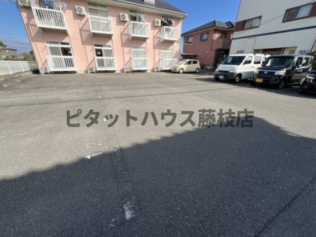 焼津市中新田アパート 駐車場