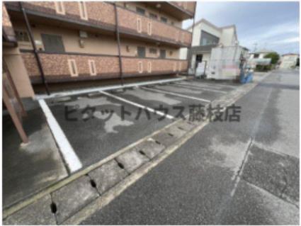 焼津市石津中町マンション 駐車場