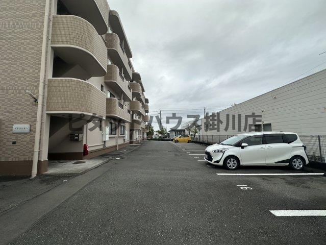掛川市天王町マンション 駐車場