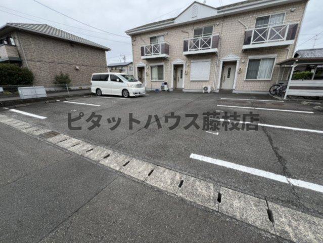 焼津市石津テラスハウス 駐車場