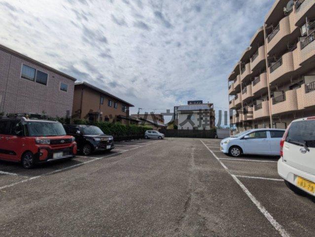 菊川市加茂マンション 駐車場