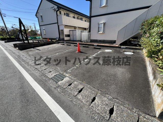 焼津市焼津アパート 駐車場