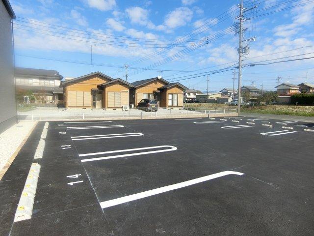 掛川市下垂木アパート 駐車場