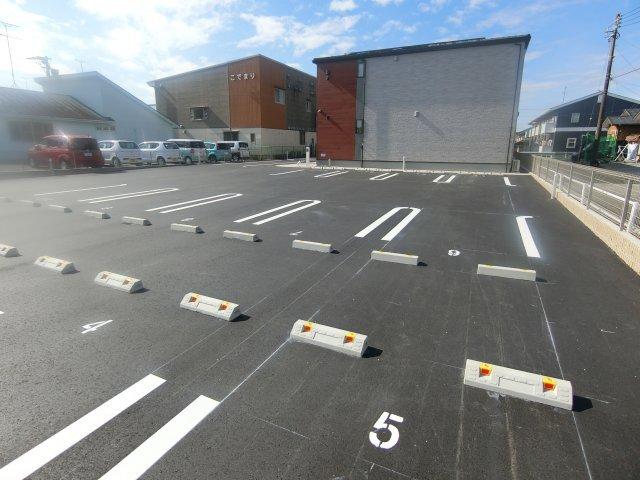 掛川市下垂木アパート 駐車場