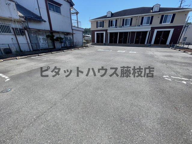 焼津市高新田アパート 駐車場