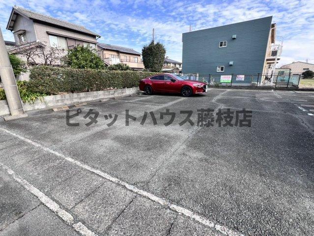 榛原郡吉田町片岡アパート 駐車場