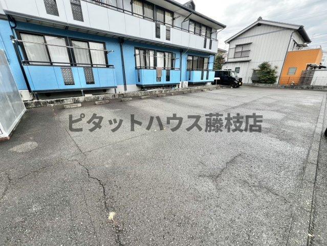 焼津市三ケ名アパート 駐車場