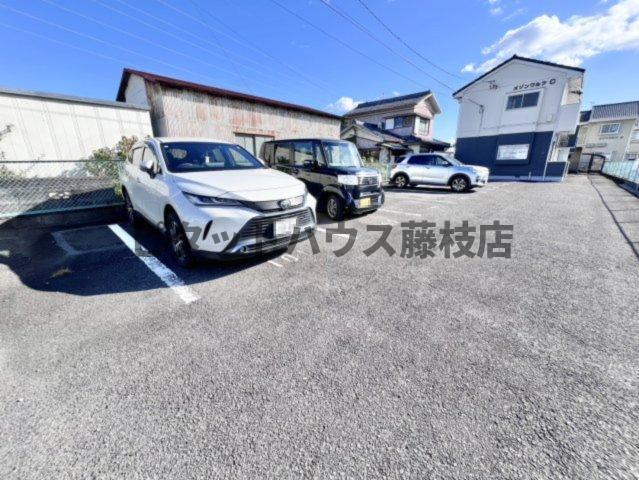 藤枝市小石川町アパート 駐車場