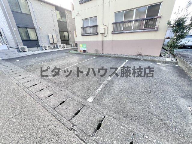 焼津市三ケ名アパート 駐車場