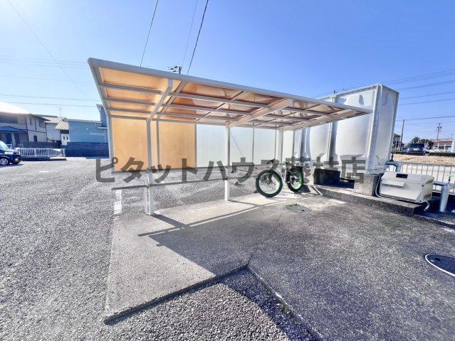 牧之原市布引原アパート 駐車場