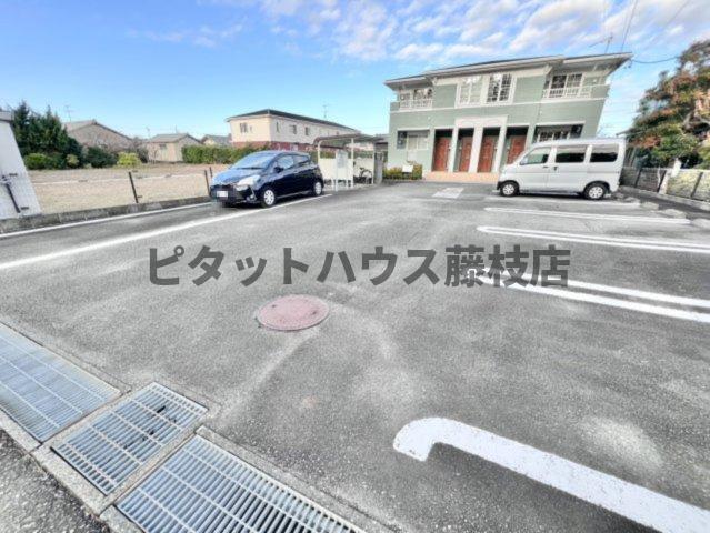 焼津市高新田アパート 駐車場