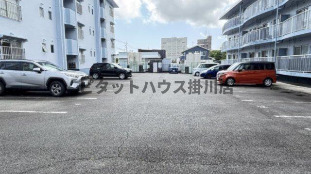 掛川市南マンション 駐車場