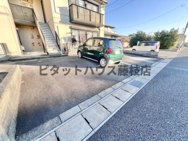 焼津市道原アパート 駐車場