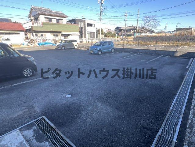 掛川市富部マンション 駐車場