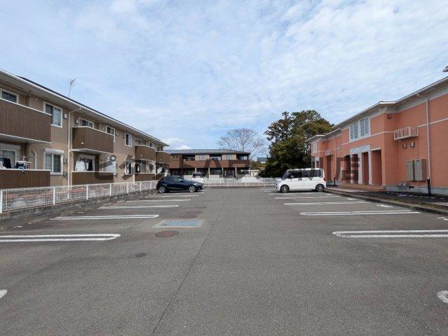 菊川市赤土アパート 駐車場