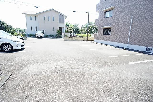 袋井市諸井マンション 駐車場