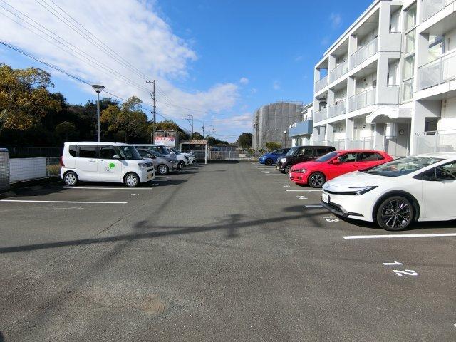 掛川市高御所マンション 駐車場