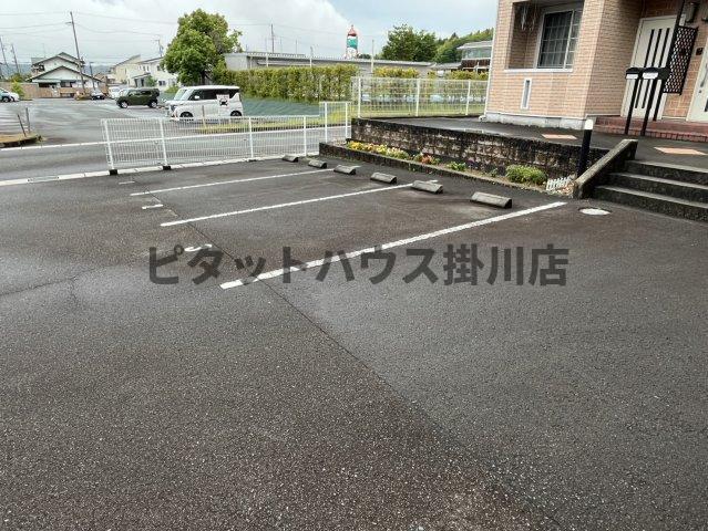 袋井市春岡アパート 駐車場