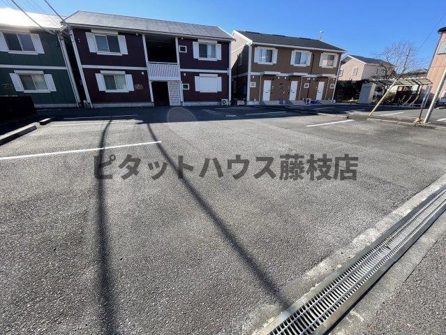 藤枝市高柳アパート 駐車場
