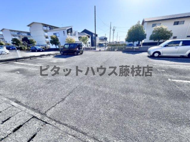 焼津市西小川マンション 駐車場