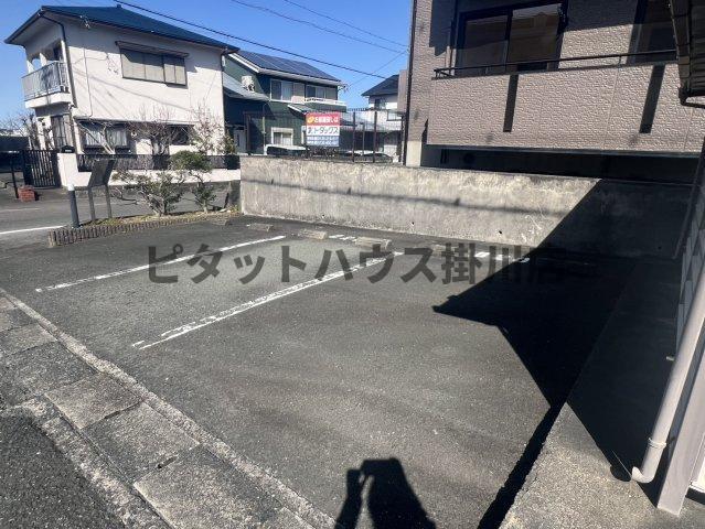 掛川市中央高町アパート 駐車場