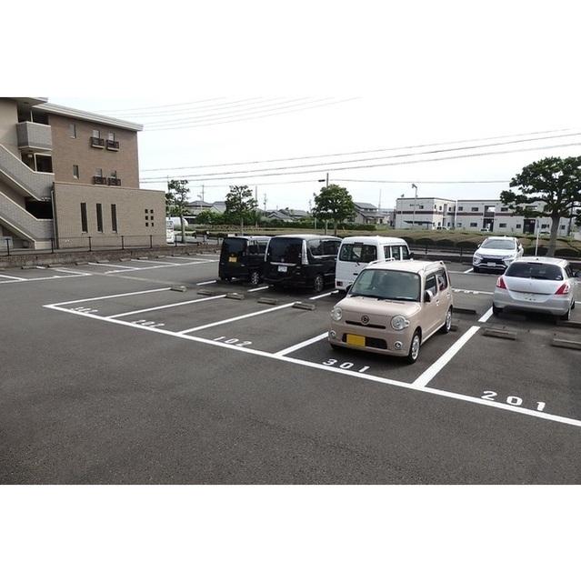 牧之原市細江マンション 駐車場