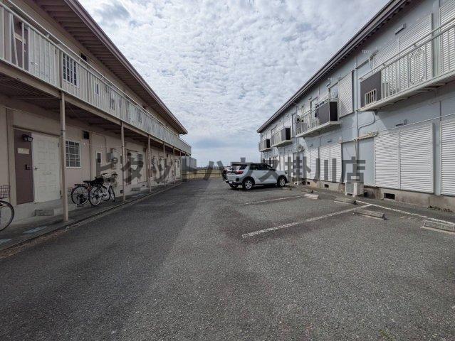 菊川市赤土アパート 駐車場