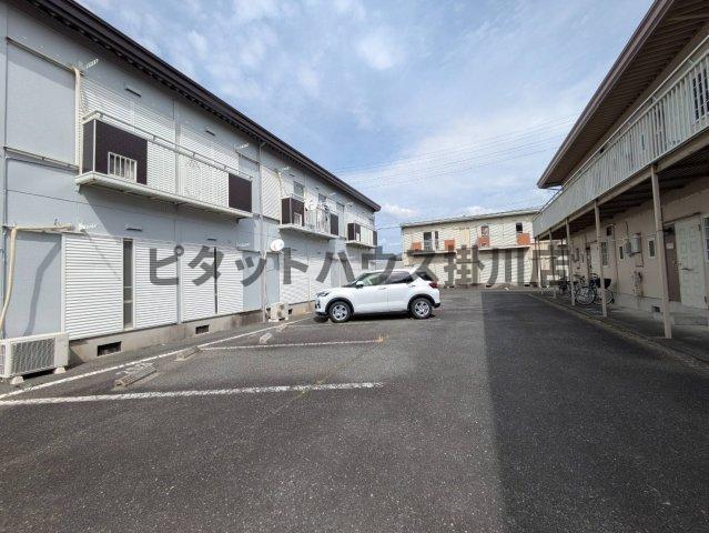 菊川市赤土アパート 駐車場