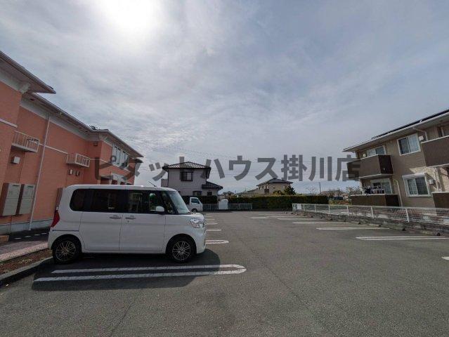 菊川市赤土アパート 駐車場