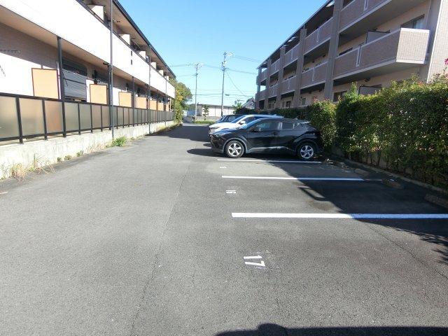 掛川市長谷アパート 駐車場