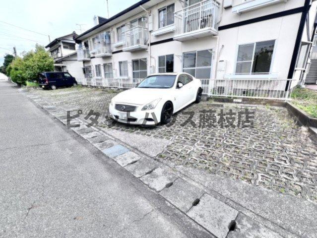 焼津市焼津アパート 駐車場