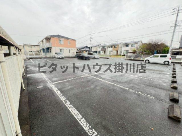 袋井市田町アパート 駐車場