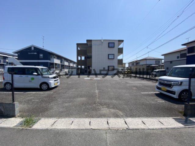 掛川市下垂木マンション 駐車場