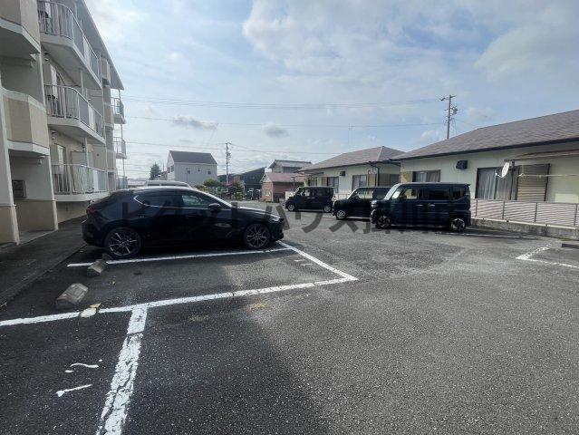 袋井市豊沢マンション 駐車場
