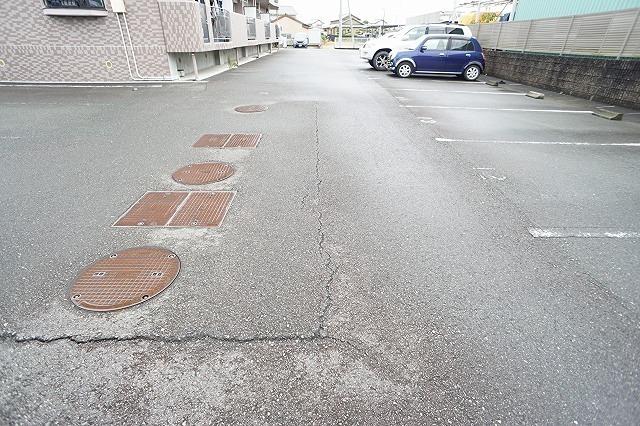 袋井市太郎助マンション 駐車場