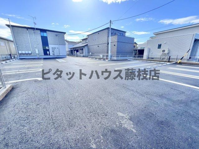 焼津市塩津アパート 駐車場