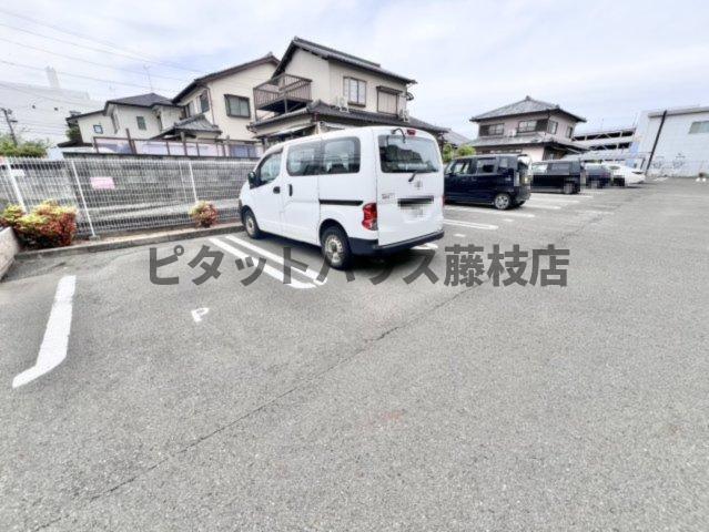 焼津市三ケ名アパート 駐車場