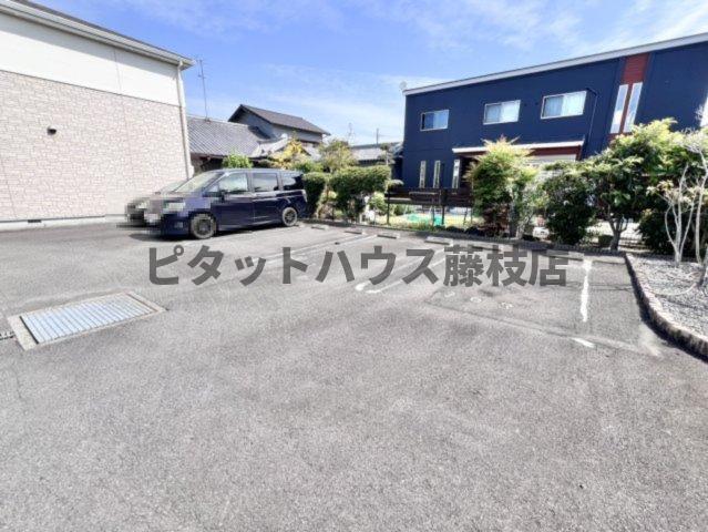 榛原郡吉田町住吉アパート 駐車場
