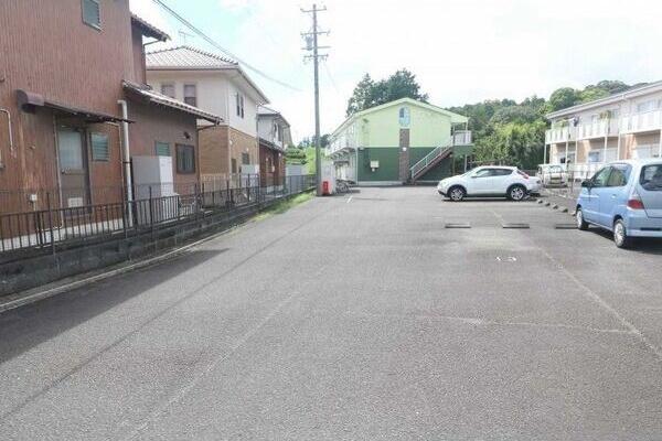 掛川市富部アパート 駐車場