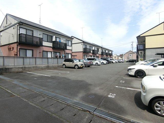 菊川市柳アパート 駐車場