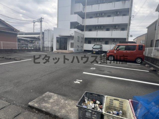 掛川市小鷹町マンション 駐車場