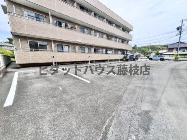 牧之原市黒子アパート 駐車場
