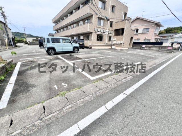 牧之原市黒子アパート 駐車場