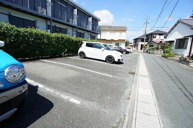 袋井市方丈アパート 駐車場