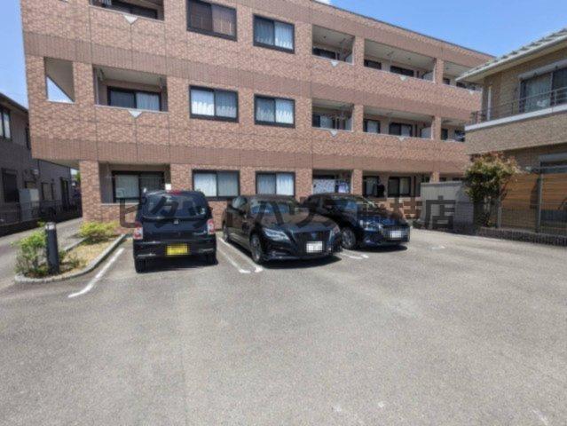 藤枝市水守マンション 駐車場