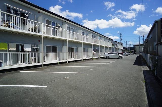 袋井市村松アパート 駐車場